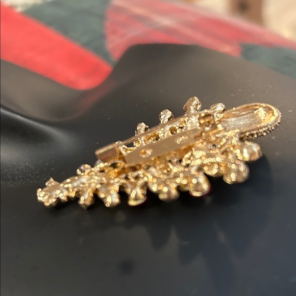Elegant Gold and Red Christmas Tree Brooch - Picture 4 of 4
